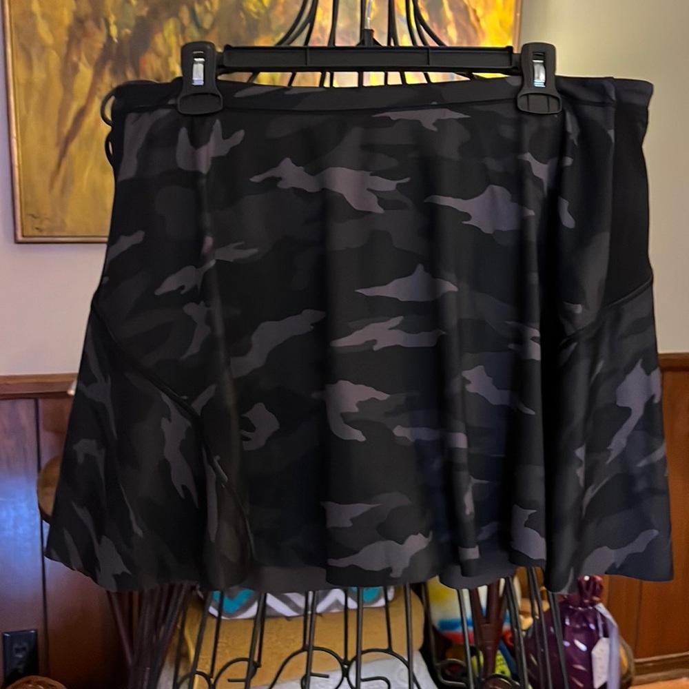 Athleta Match Point Printed Skort in Supersonic